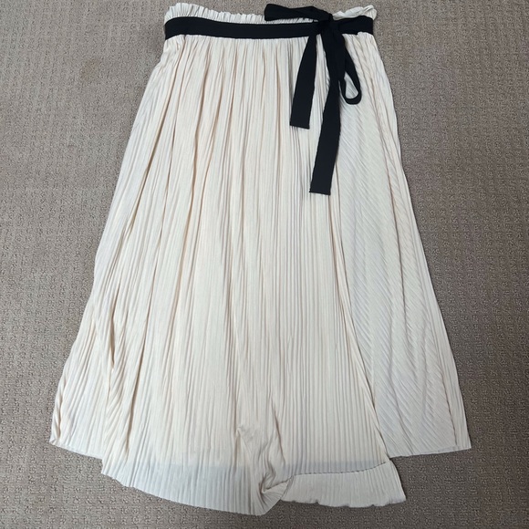 Zara cream skirt - Picture 1 of 3